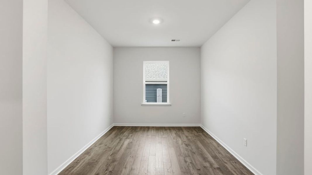 Spacious, unfurnished interior of a new home in Woodglen, Piedmont (Image 15).