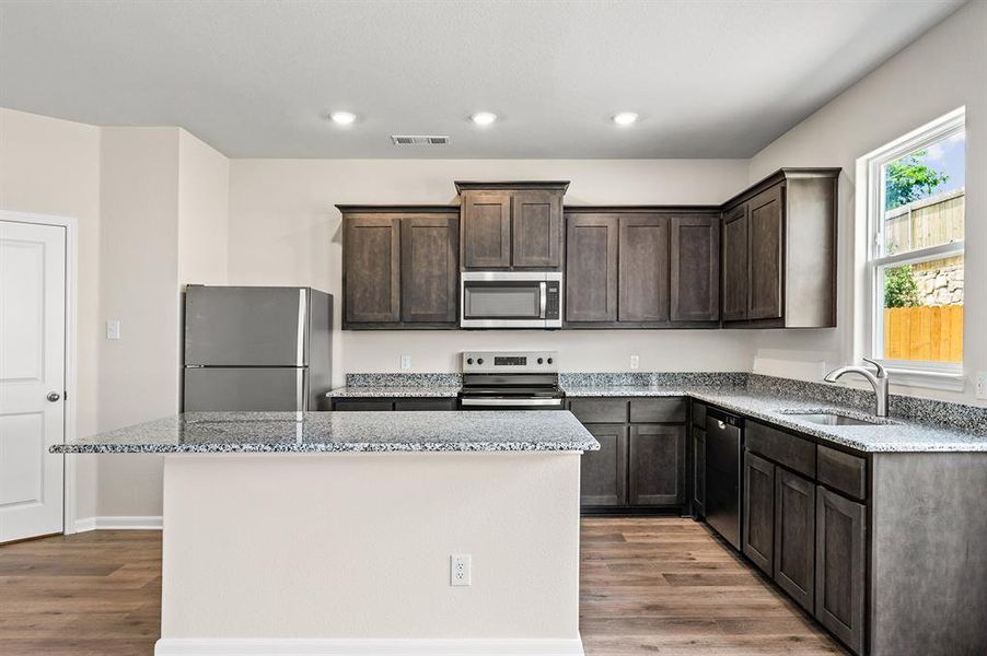 Furnished interior view inside a new home in College Park, Dallas (Image 9).