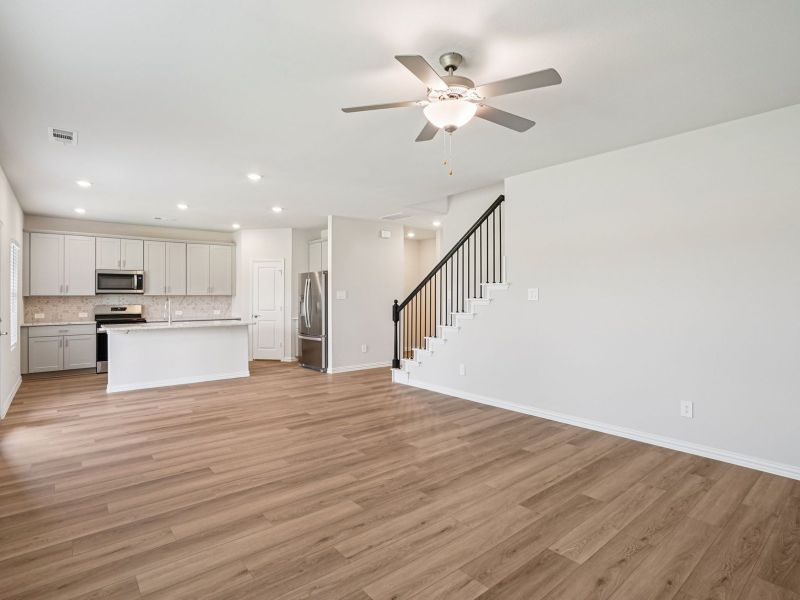 Spacious, unfurnished interior of a new home in Westmoor, Sherman (Image 16).
