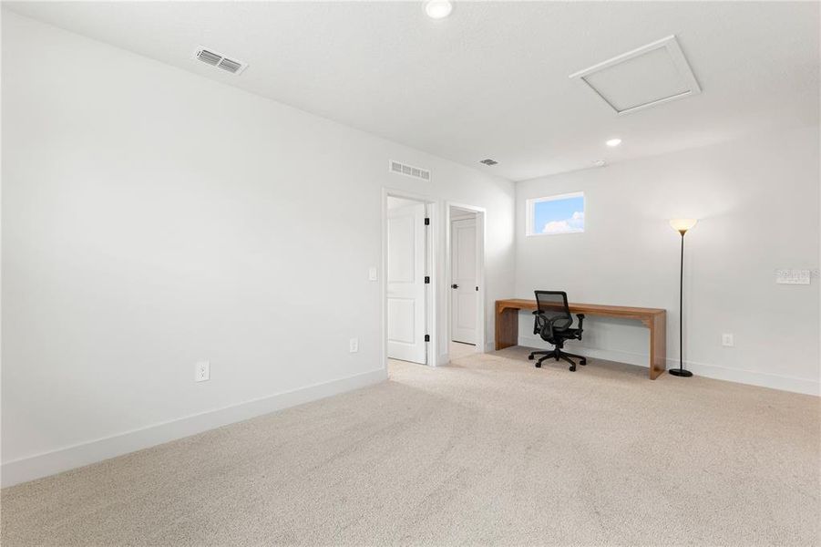 Spacious, unfurnished interior of a new home in Summerlake Reserve, Winter Garden (Image 19). Spacious, unfurnished interior of a new home in Summerlake Reserve, Winter Garden (Image 19).