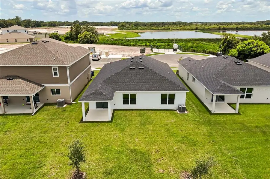 Exterior details and patio area of a home in Reserve at Forest Lake II, Lake Wales (Image 3).