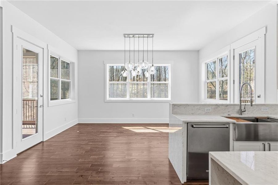 Spacious, unfurnished interior of a new home in , Alpharetta (Image 81).