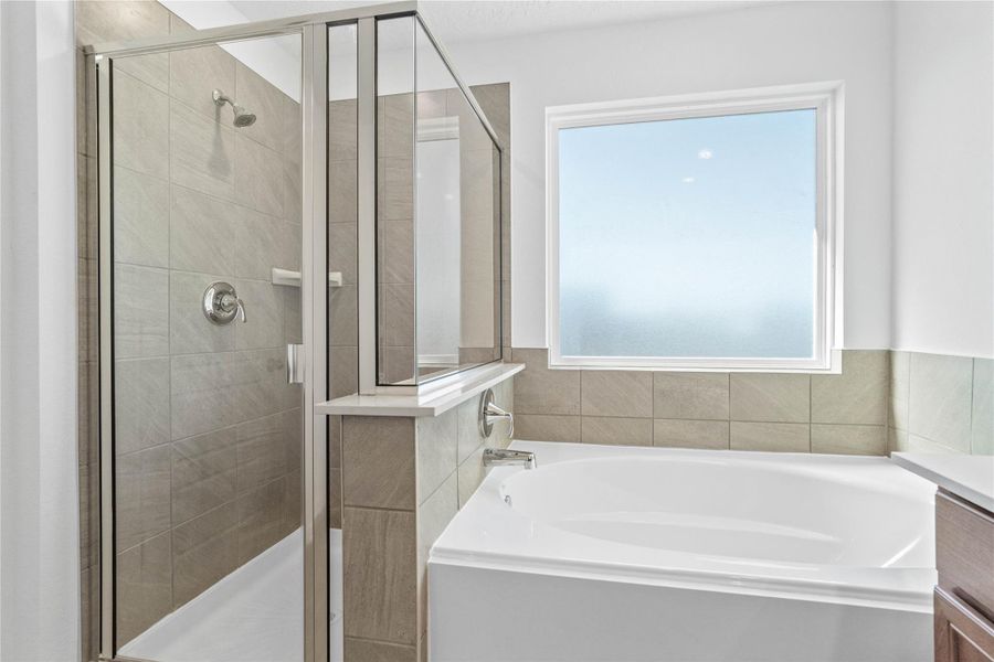 Furnished interior view inside a new home in Vida Costera, Texas City (Image 10).