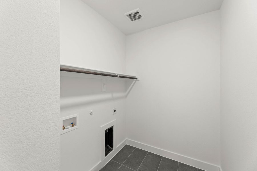 Spacious, unfurnished interior of a new home in The Retreat at Harvest, Argyle (Image 22).