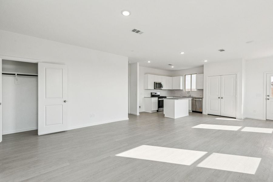 Spacious, unfurnished interior of a new home in River Ranch, Dayton (Image 16).