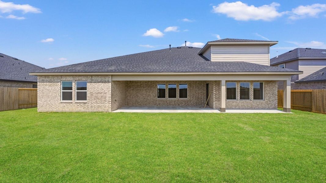 Exterior details and patio area of a home in Riverside Estates, Mont Belvieu (Image 19).