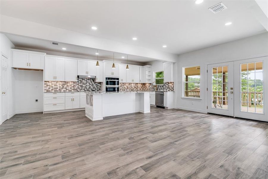 Spacious, unfurnished interior of a new home in , Mabank (Image 19).
