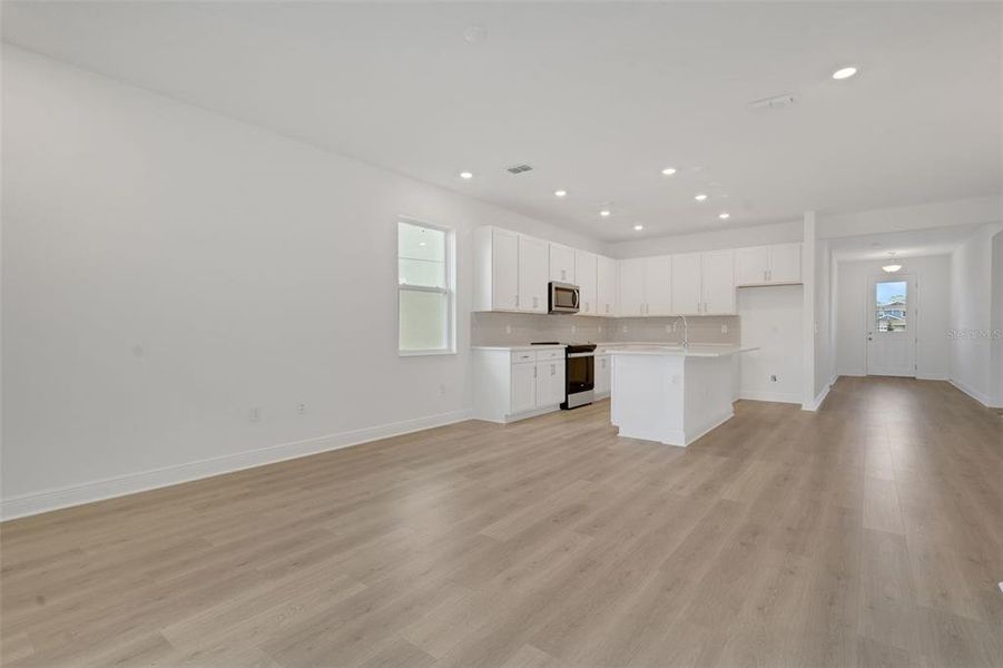 Spacious, unfurnished interior of a new home in Reserve at Hammock Oaks, Lady Lake (Image 36). Spacious, unfurnished interior of a new home in Reserve at Hammock Oaks, Lady Lake (Image 36).