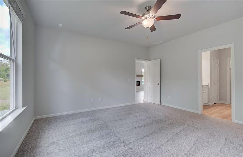 Spacious, unfurnished interior of a new home in Enclave at Evergreen, Fairburn (Image 24).