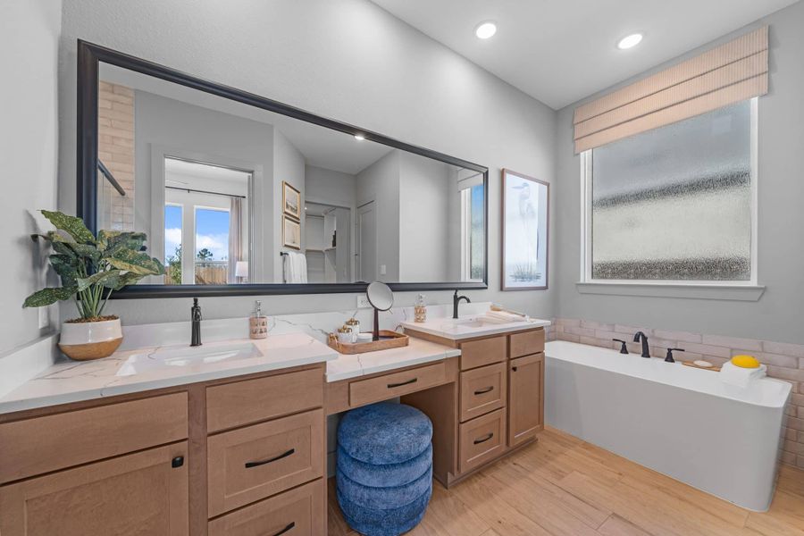 Furnished interior view inside a new home in Beacon Point, Texas City (Image 71).