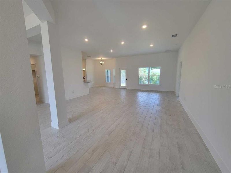 Spacious, unfurnished interior of a new home in , Ocala (Image 15).