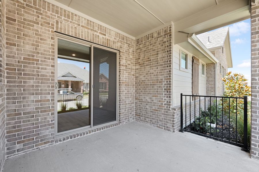 Exterior details and patio area of a home in Woodbridge Villas, Wylie (Image 28).