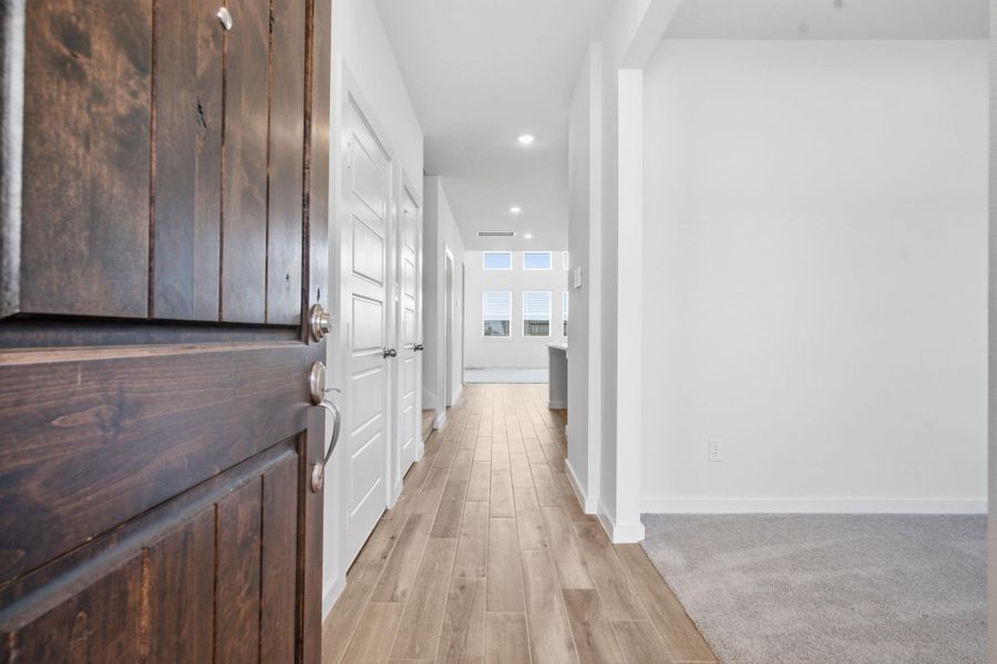 Spacious, unfurnished interior of a new home in , Rosharon (Image 22).