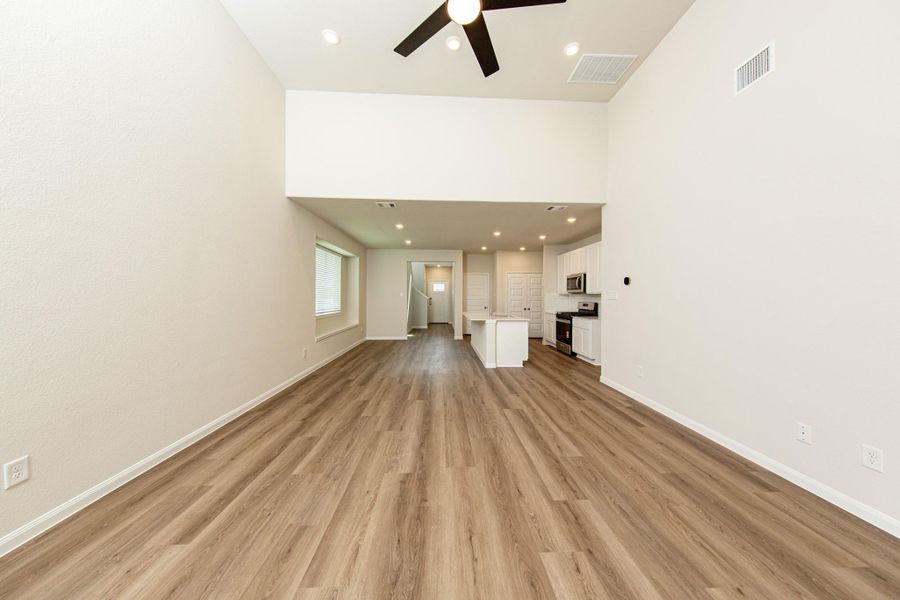Spacious, unfurnished interior of a new home in River's Edge, Conroe (Image 17). Spacious, unfurnished interior of a new home in River's Edge, Conroe (Image 17).