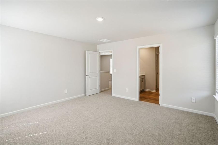 Spacious, unfurnished interior of a new home in Hawthorne Station, College Park (Image 35).