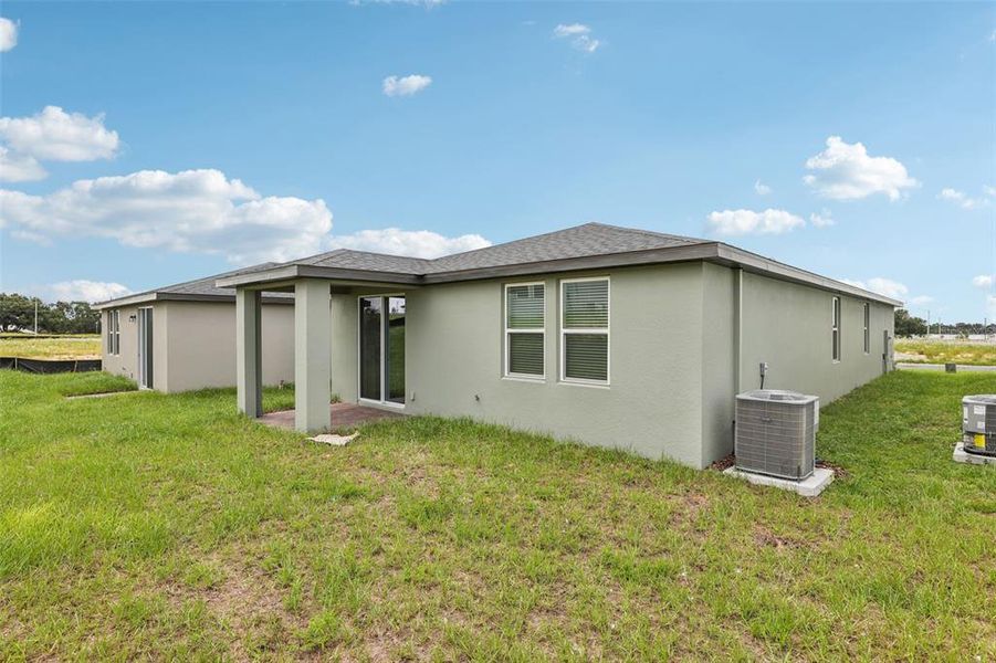 Exterior details and patio area of a home in Hamilton Bluff - Classic Series, Lake Hamilton (Image 25).