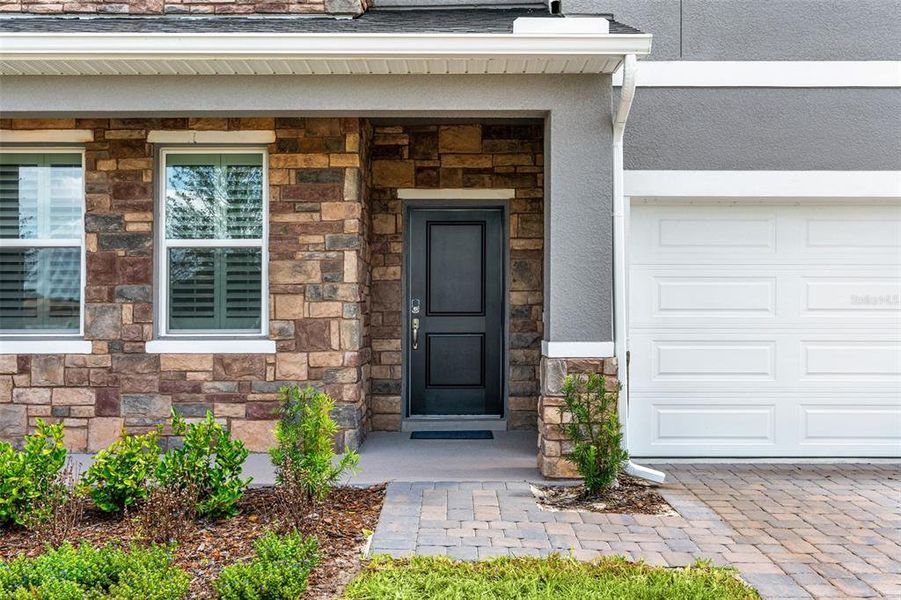 Exterior details and patio area of a home in , Deland (Image 37).