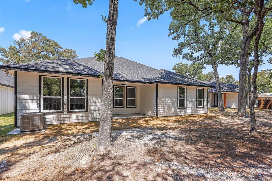 Front exterior of a new home in , Mabank, TX, highlighting curb appeal (Image 20).