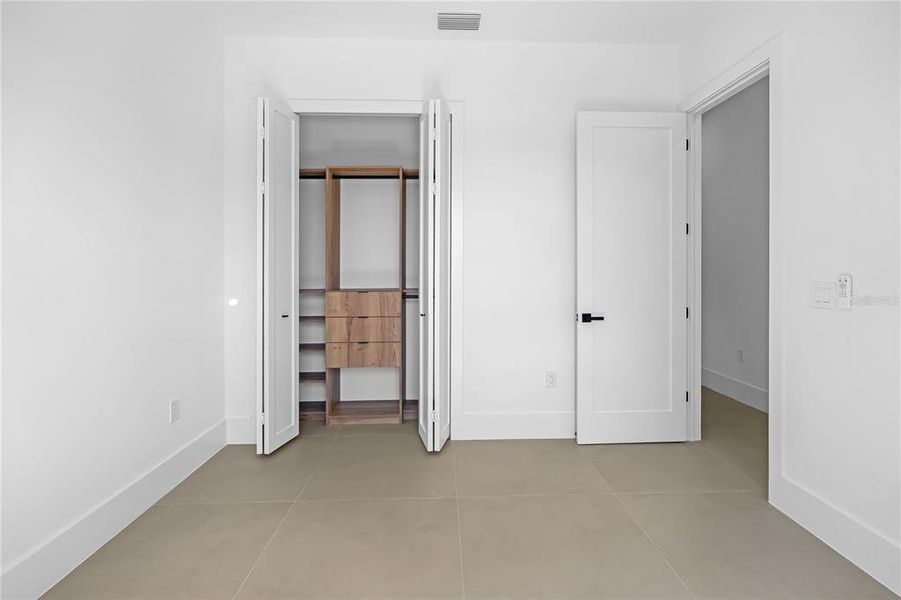 Spacious, unfurnished interior of a new home in , Cape Coral (Image 54).