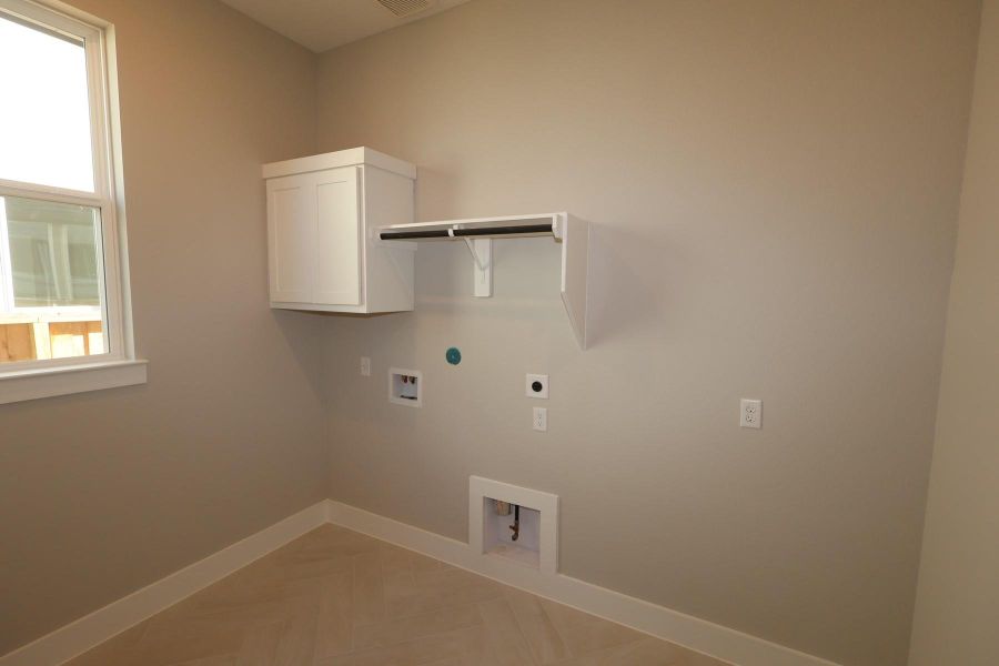 Spacious, unfurnished interior of a new home in Dunham Pointe, Cypress (Image 27).