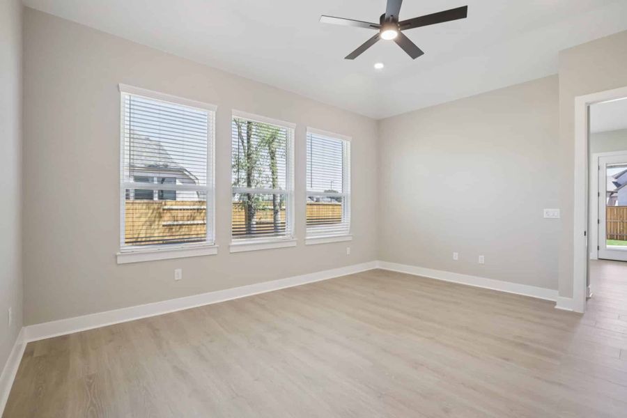 Spacious, unfurnished interior of a new home in 6 Creeks, Kyle (Image 39).