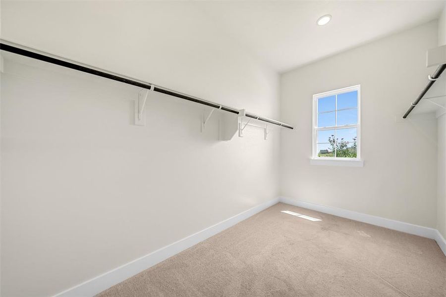 Spacious, unfurnished interior of a new home in Rocky Top, Krum (Image 31).