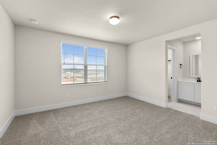 Spacious, unfurnished interior of a new home in Hunters Ranch, San Antonio (Image 21).