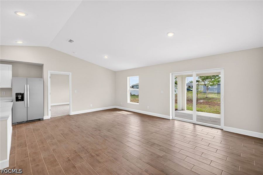 Spacious, unfurnished interior of a new home in Cape Coral, Cape Coral (Image 22).