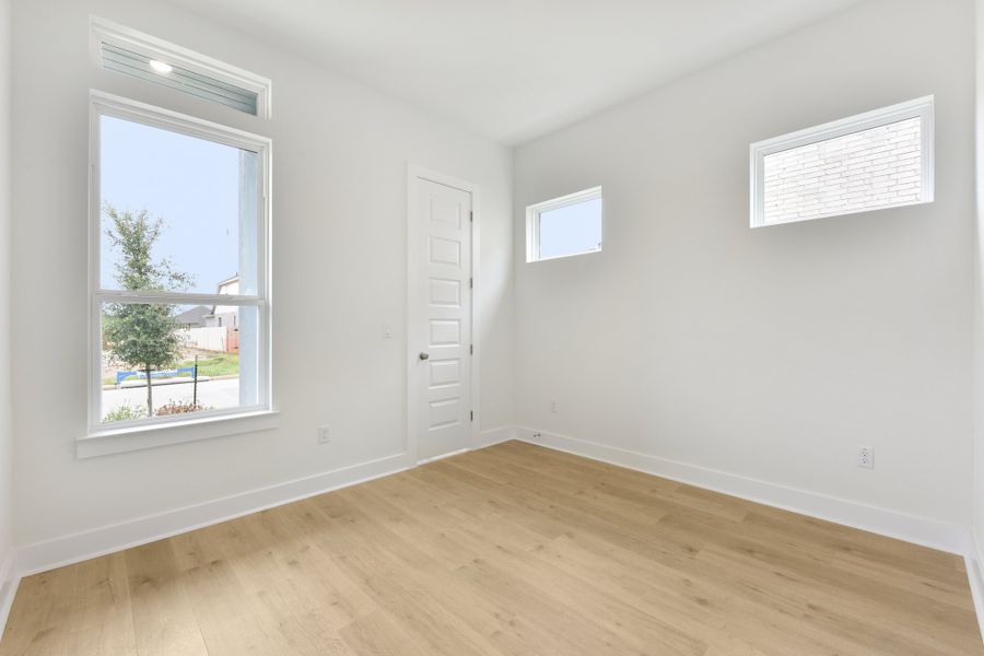 Spacious, unfurnished interior of a new home in Sauls Ranch, Round Rock (Image 17).