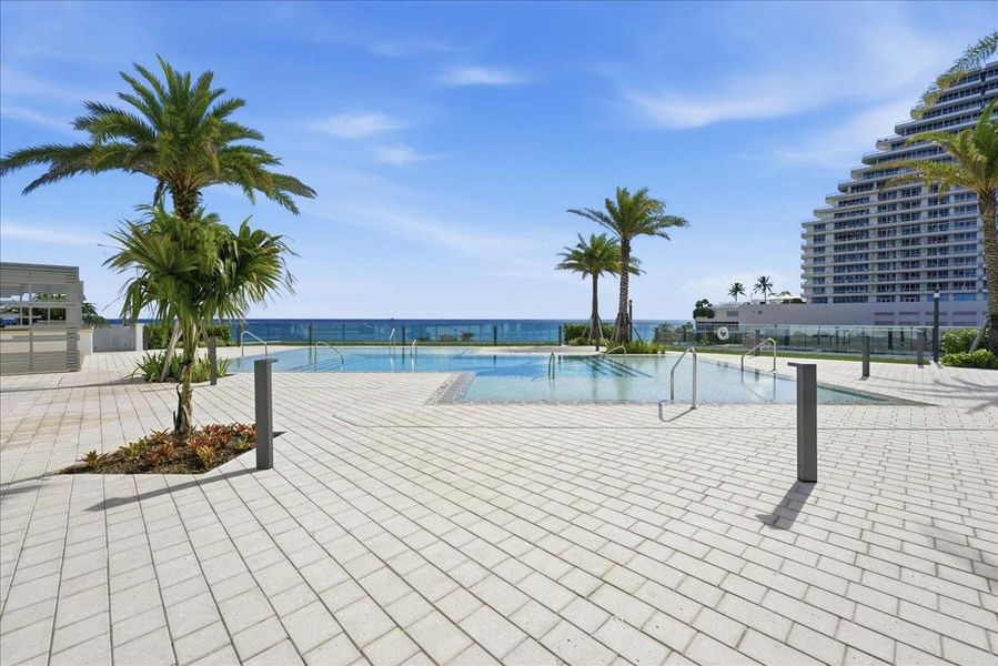 Condo located in Fort Lauderdale, FL showcasing its design and architecture (Image 5).