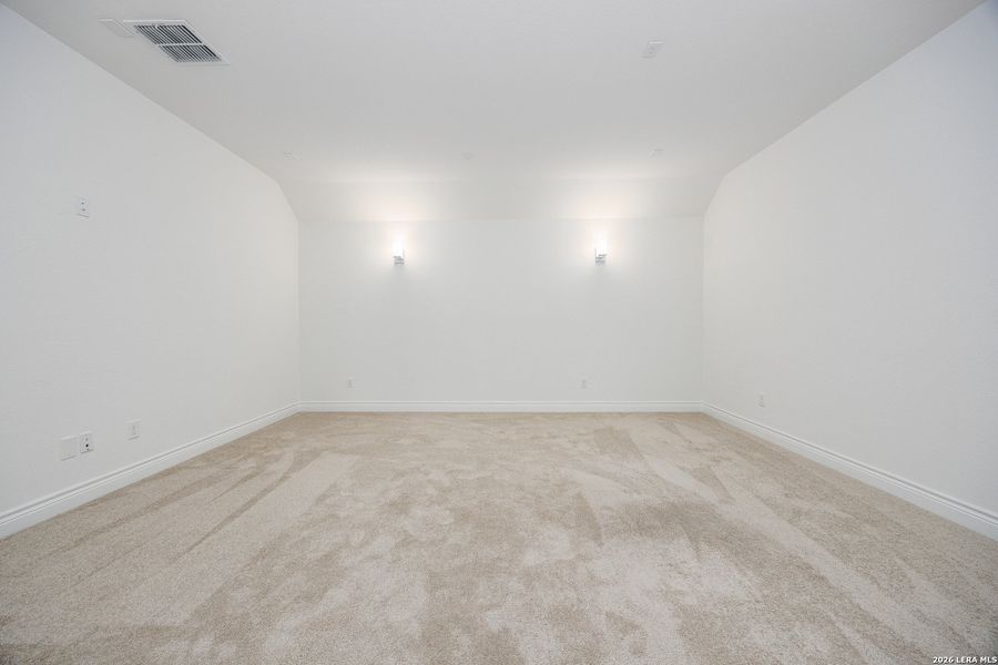 Spacious, unfurnished interior of a new home in Bison Ridge, San Antonio (Image 43).