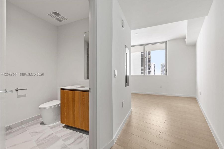 Spacious, unfurnished interior of a new home in , Miami (Image 19).