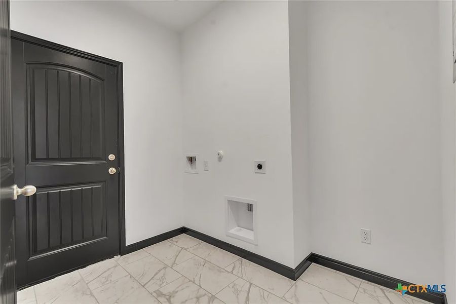 Spacious, unfurnished interior of a new home in Heritage Oaks, Killeen (Image 23).