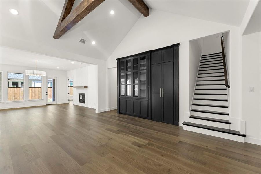 17. 3409 Alysheba - Dining