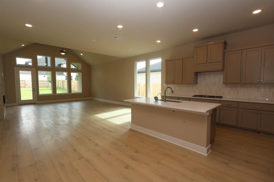 Spacious, unfurnished interior of a new home in Clopton Farms, Montgomery (Image 10).