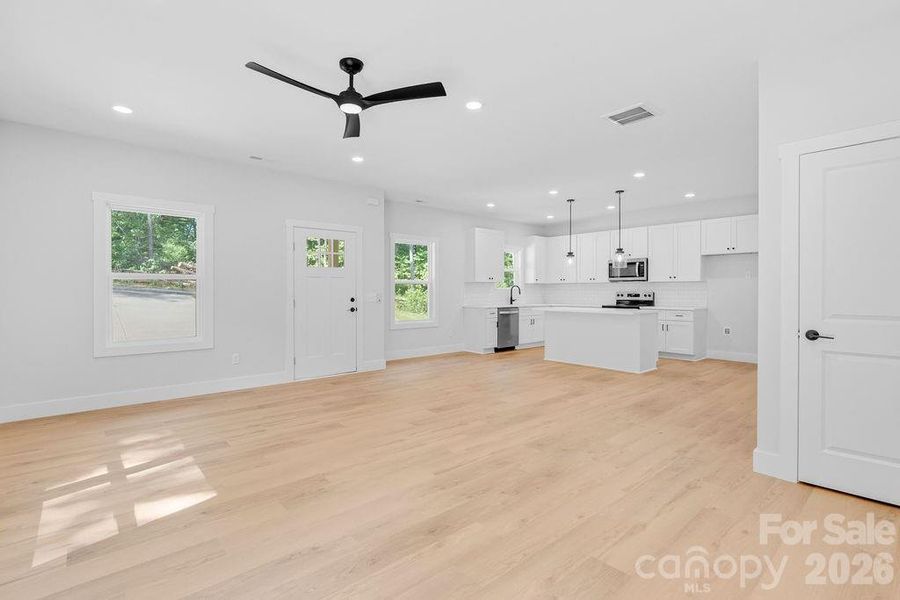 Spacious, unfurnished interior of a new home in , Gastonia (Image 25).