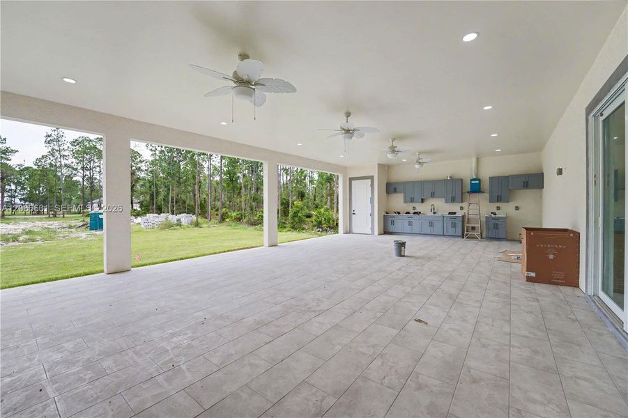 Spacious, unfurnished interior of a new home in , Lehigh Acres (Image 24).