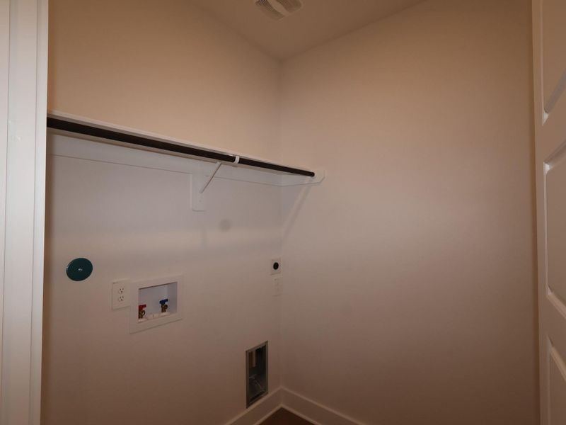 Spacious, unfurnished interior of a new home in Sorella, Tomball (Image 17).