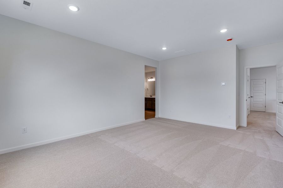Spacious, unfurnished interior of a new home in Reunion, Commerce City (Image 25). Spacious, unfurnished interior of a new home in Reunion, Commerce City (Image 25).