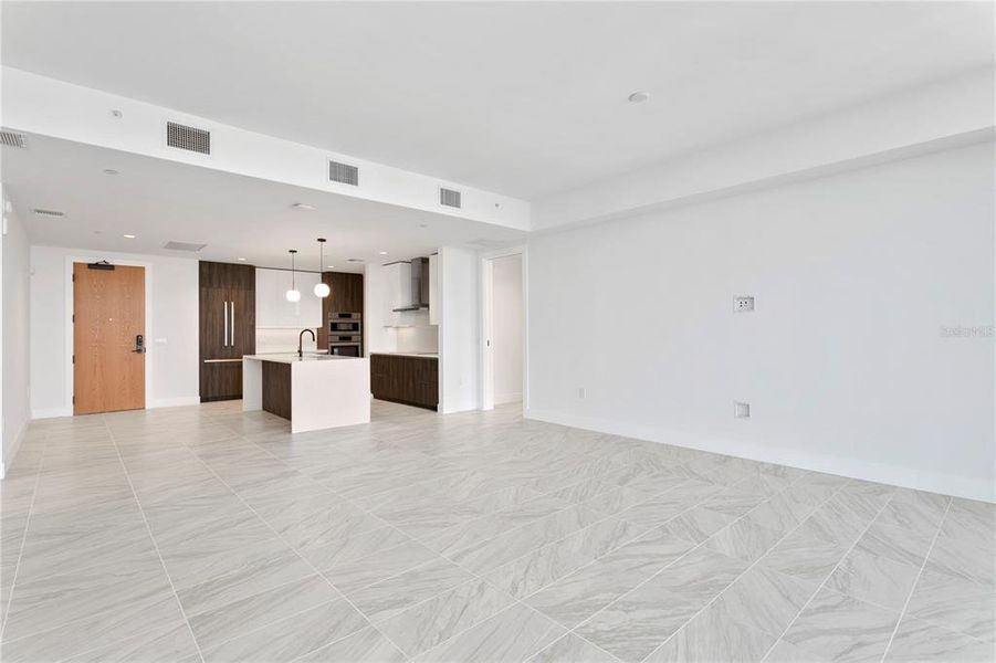 Spacious, unfurnished interior of a new home in , St. Petersburg (Image 64).