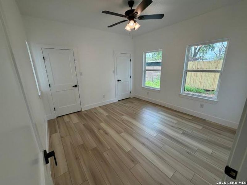 Spacious, unfurnished interior of a new home in , Floresville (Image 8).