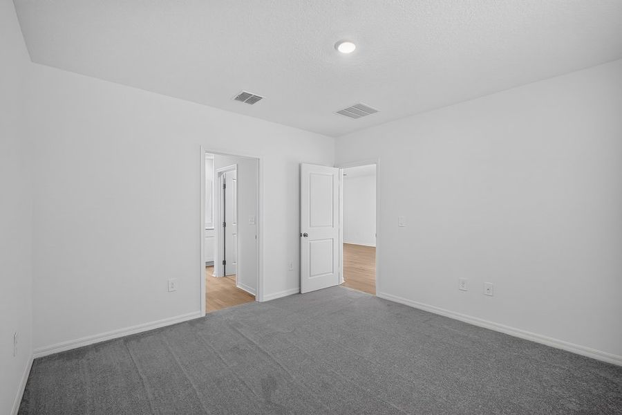 Spacious, unfurnished interior of a new home in Palm Wind, Hudson (Image 10).