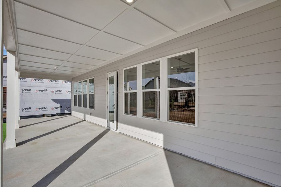 Taylor Model | Back Exterior