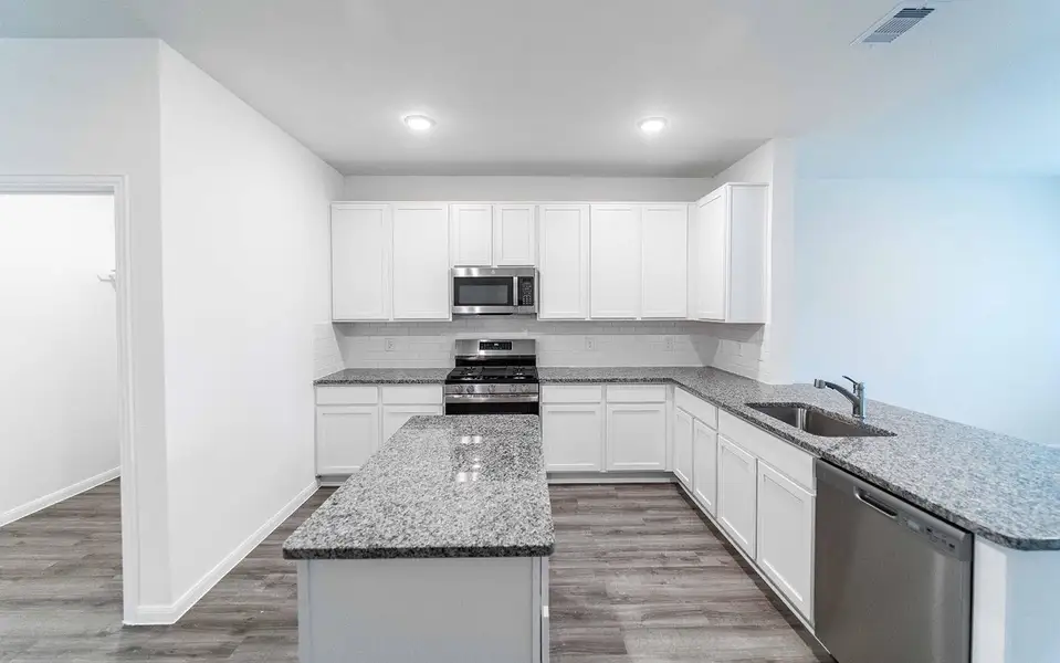 Furnished interior view inside a new home in Lago Mar, Texas City (Image 6).