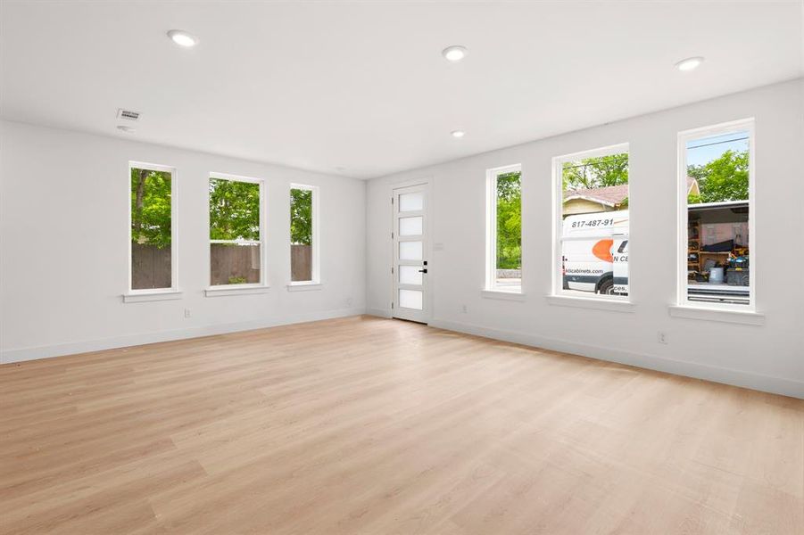 Spacious, unfurnished interior of a new home in , Dallas (Image 16).