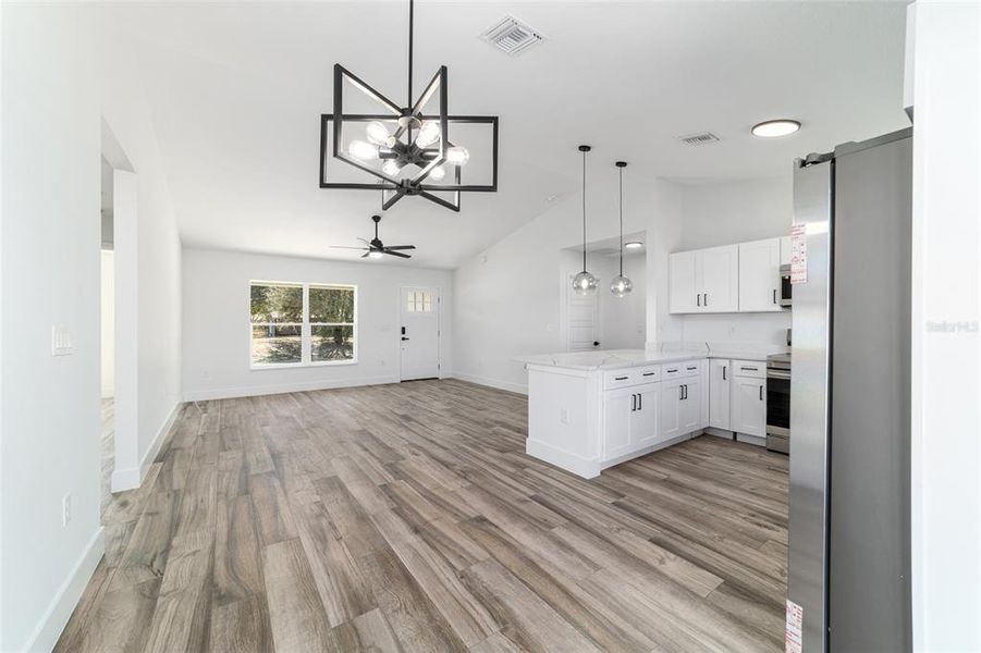 Spacious, unfurnished interior of a new home in , Dunnellon (Image 33).