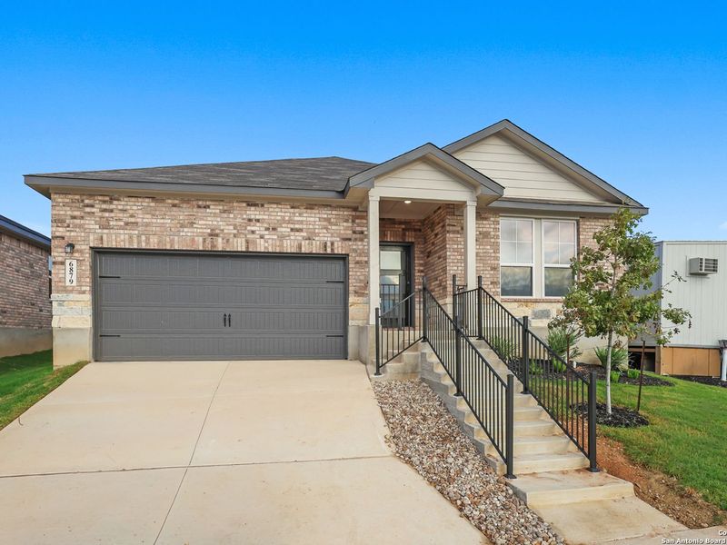 Exterior details and patio area of a home in Comanche Ridge, San Antonio (Image 2).