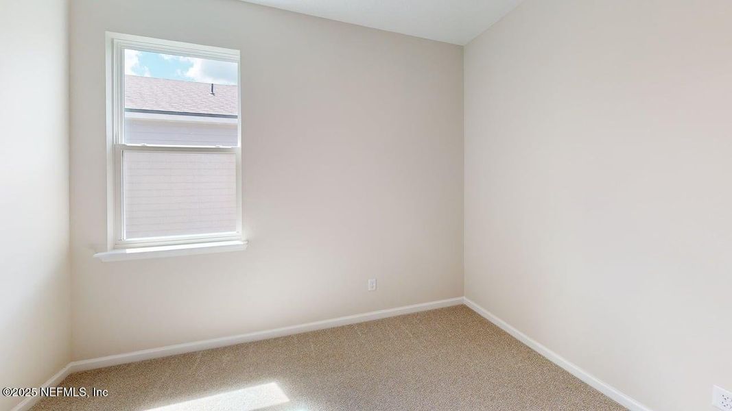 Spacious, unfurnished interior of a new home in Lakes at Bella Lago, Green Cove Springs (Image 10).