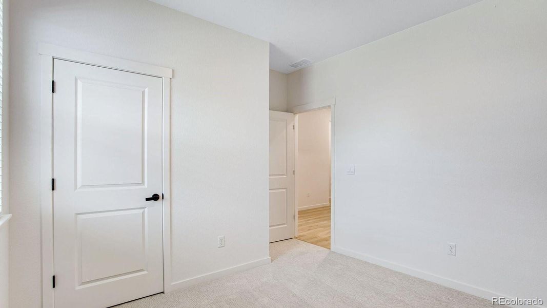 Spacious, unfurnished interior of a new home in Hansen Farm, Fort Collins (Image 18).
