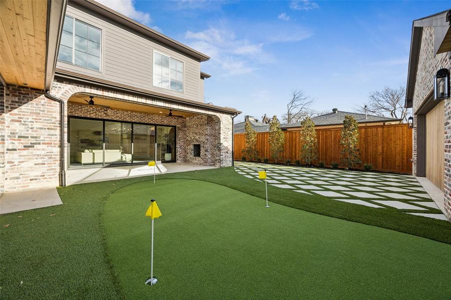Exterior details and patio area of a home in , Dallas (Image 4).